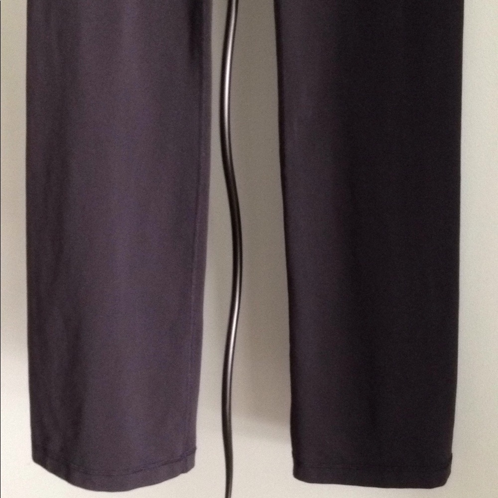 LULULEMON
REVERSIBLE FLARE PANTS - Picture 3 of 5